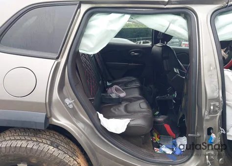 2016 Jeep Cherokee Trailhawk z USA, uszkodzony, nr VIN 1C4PJMBS2GW293151